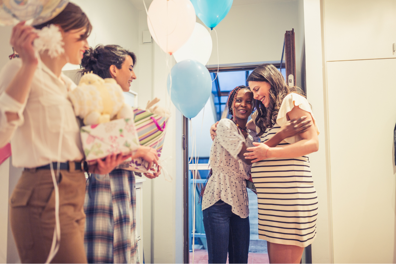 gift-hamper-with-friends