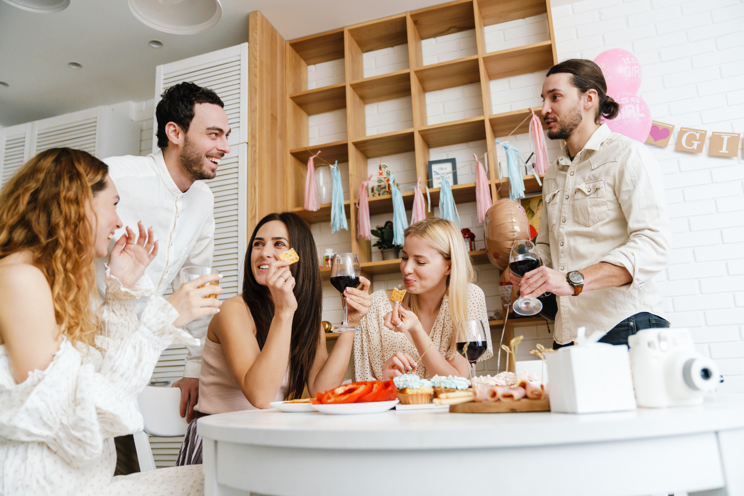 Minimalist-Baby Shower-Ideas-with-few-friends