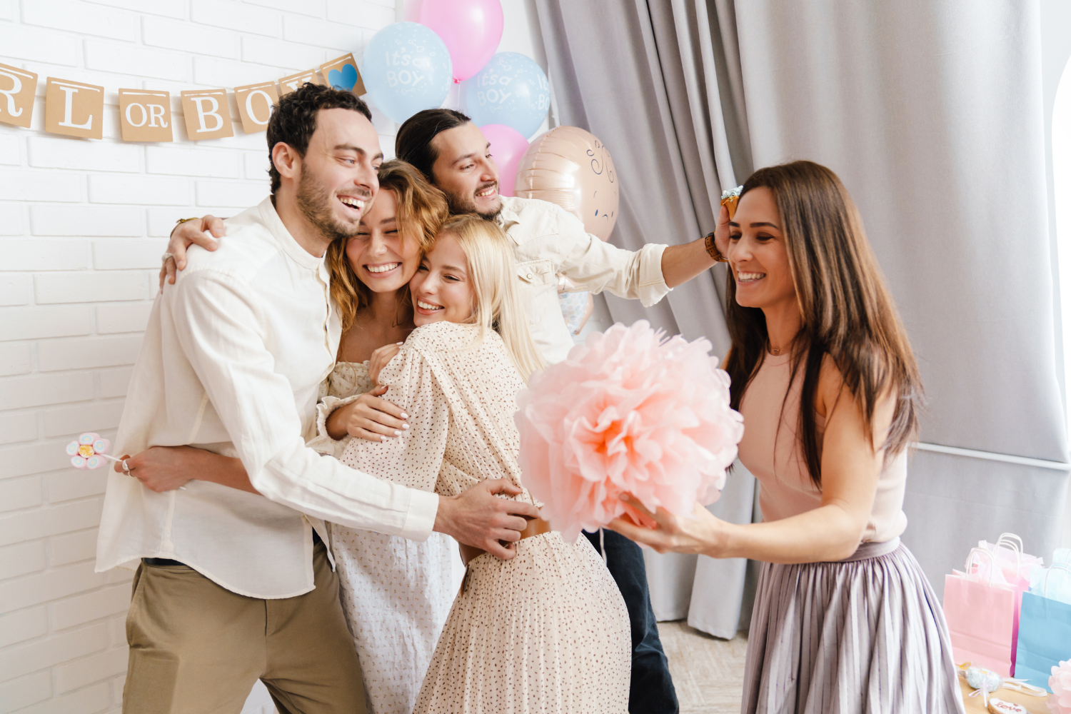 Minimalist-Baby Shower-Ideas-with-friends