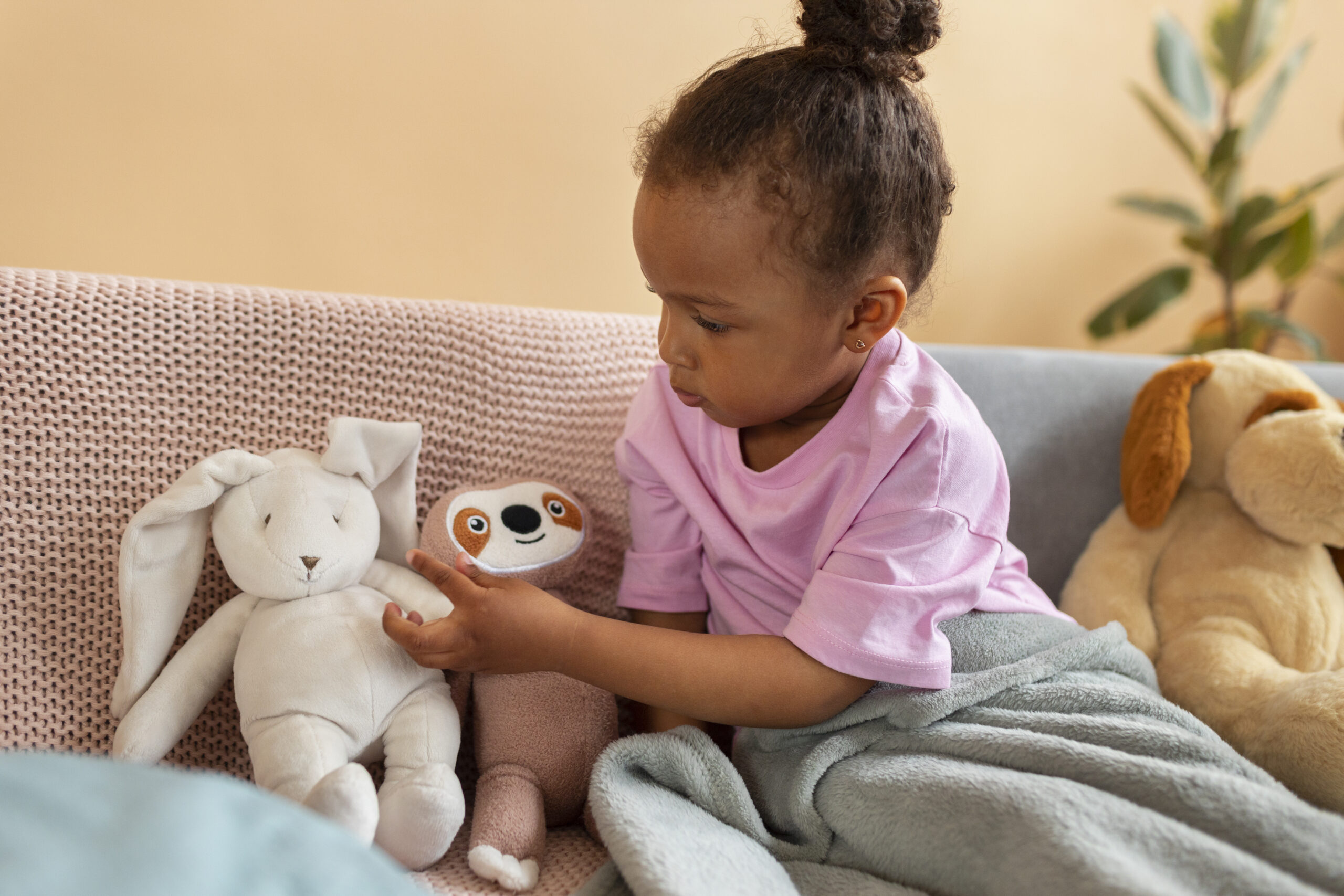 2-year-old-acting-with-puppets