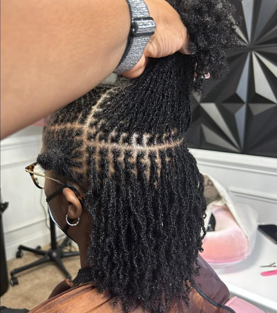busy-mom-with-mini-twists-half-up-half-down-natural-hairstyle-stylish-home-setting