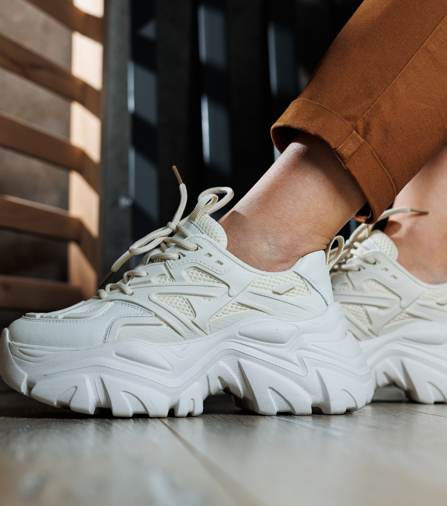 Trendy-Mom-Sneakers-That-Give-Confidence