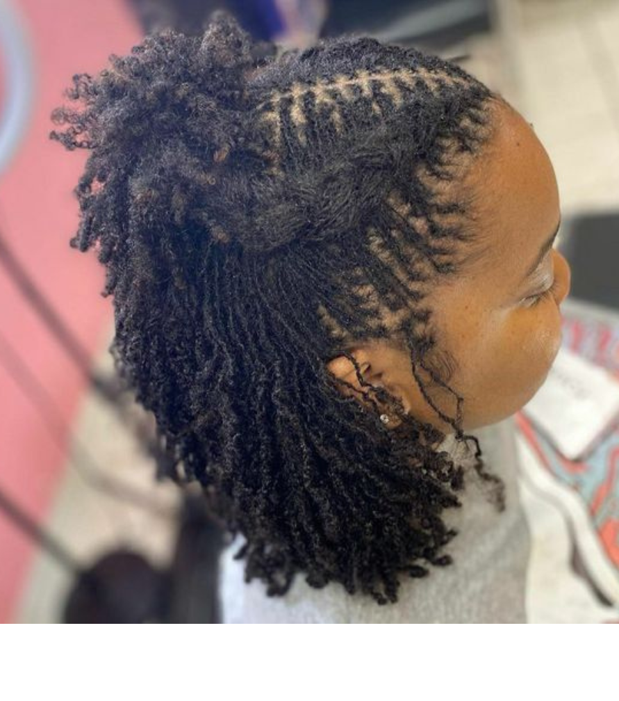 busy-mom-with-mini-twists-half-up-half-down-natural-hairstyle-stylish-home-setting