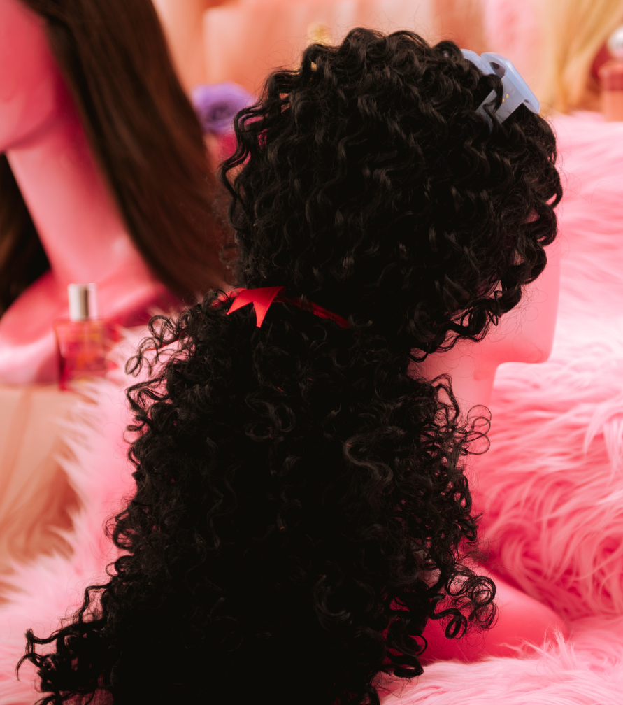curly-ponytail-wig-style-for-moms-active-everyday-look