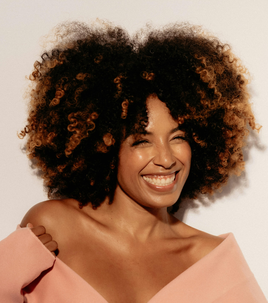 deep-curly-wig-style-for-moms-full-volume-glam-look