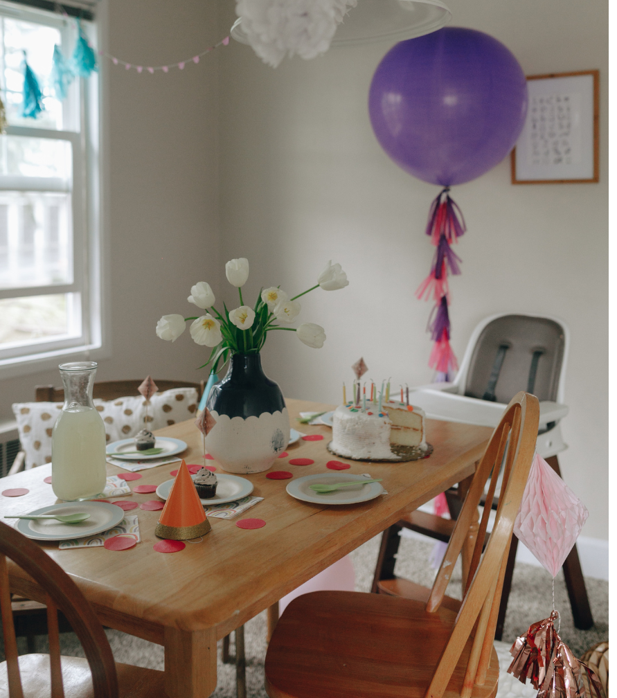 small-home-graduation-party-setup-for-family