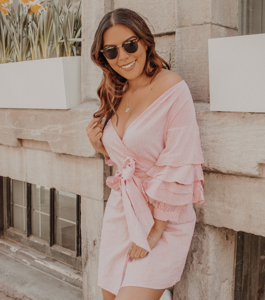 graduation-outfit-ideas-for-moms-elegant-midi-dress-family-graduation-moment