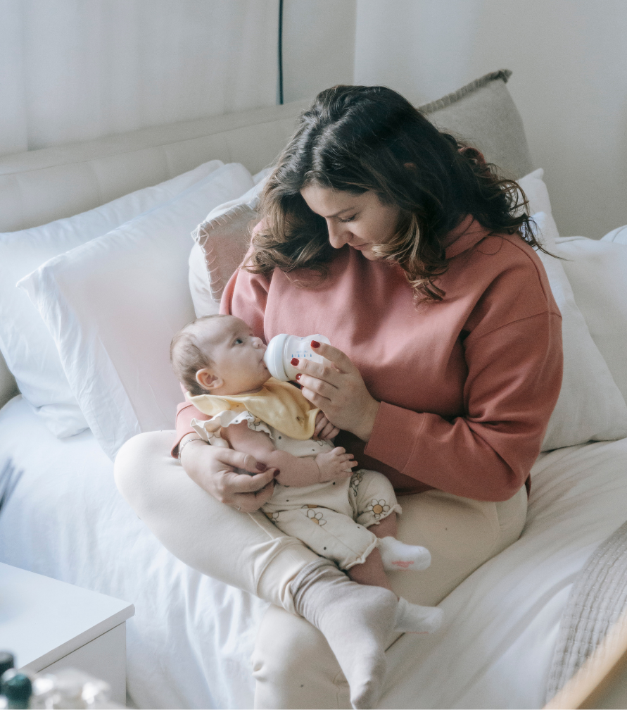 baby-cluster-feeding-at-night-faq-newborn-feeding-guide