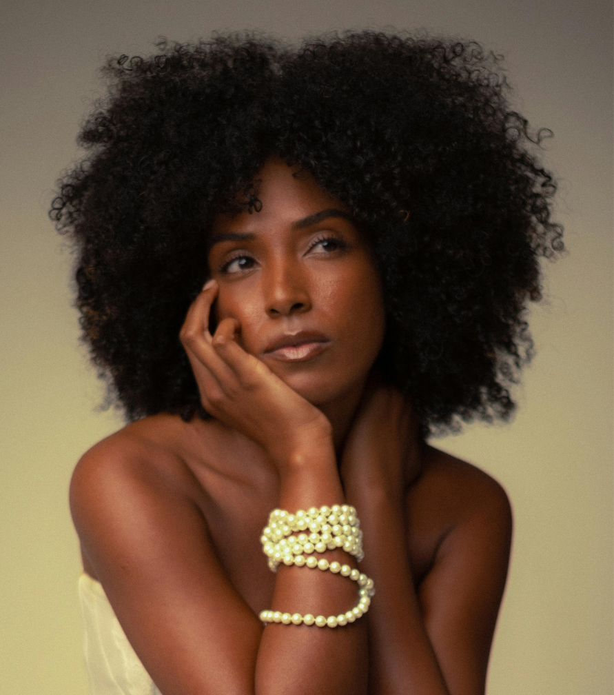 curly-bob-wig-style-for-moms-short-easy-everyday-look
