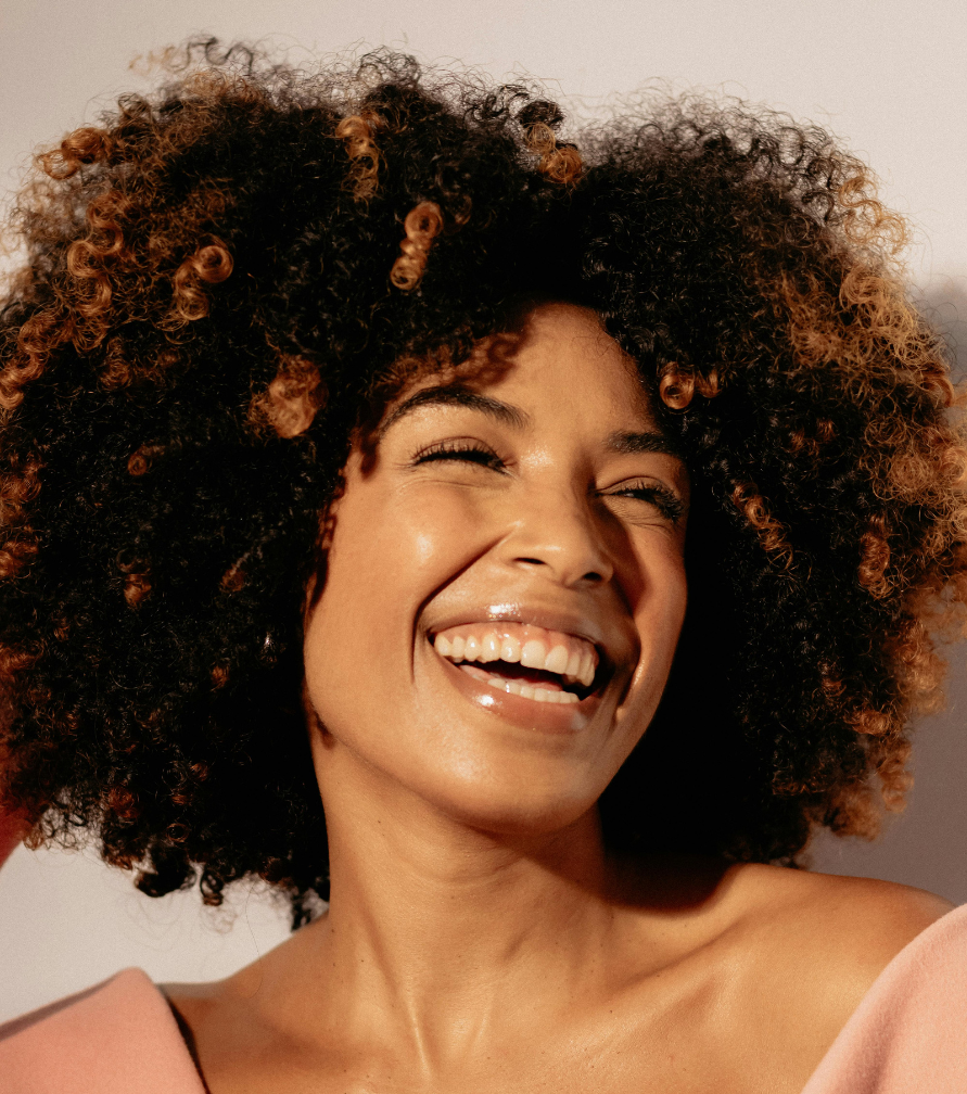 deep-curly-wig-style-for-moms-full-volume-glam-look