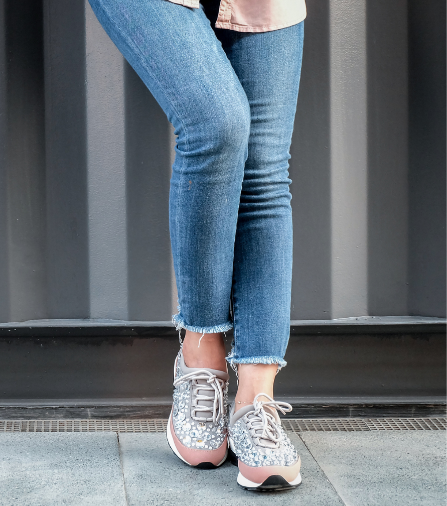Cool Mom Outfit Ideas That Look Effortless