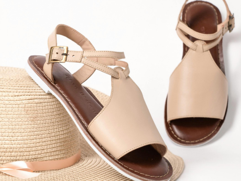 stylish-and-comfortable-footwear-for-moms-everyday-outfits