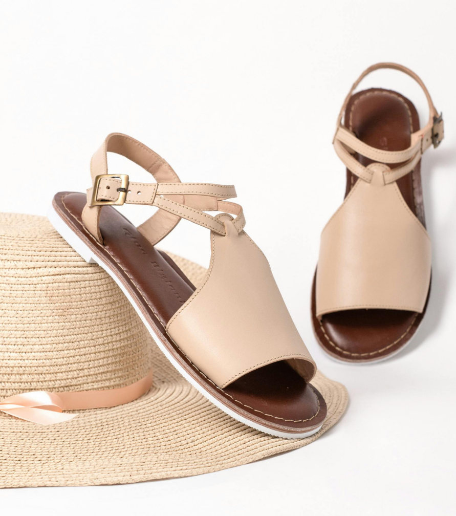 stylish-and-comfortable-footwear-for-moms-everyday-outfits