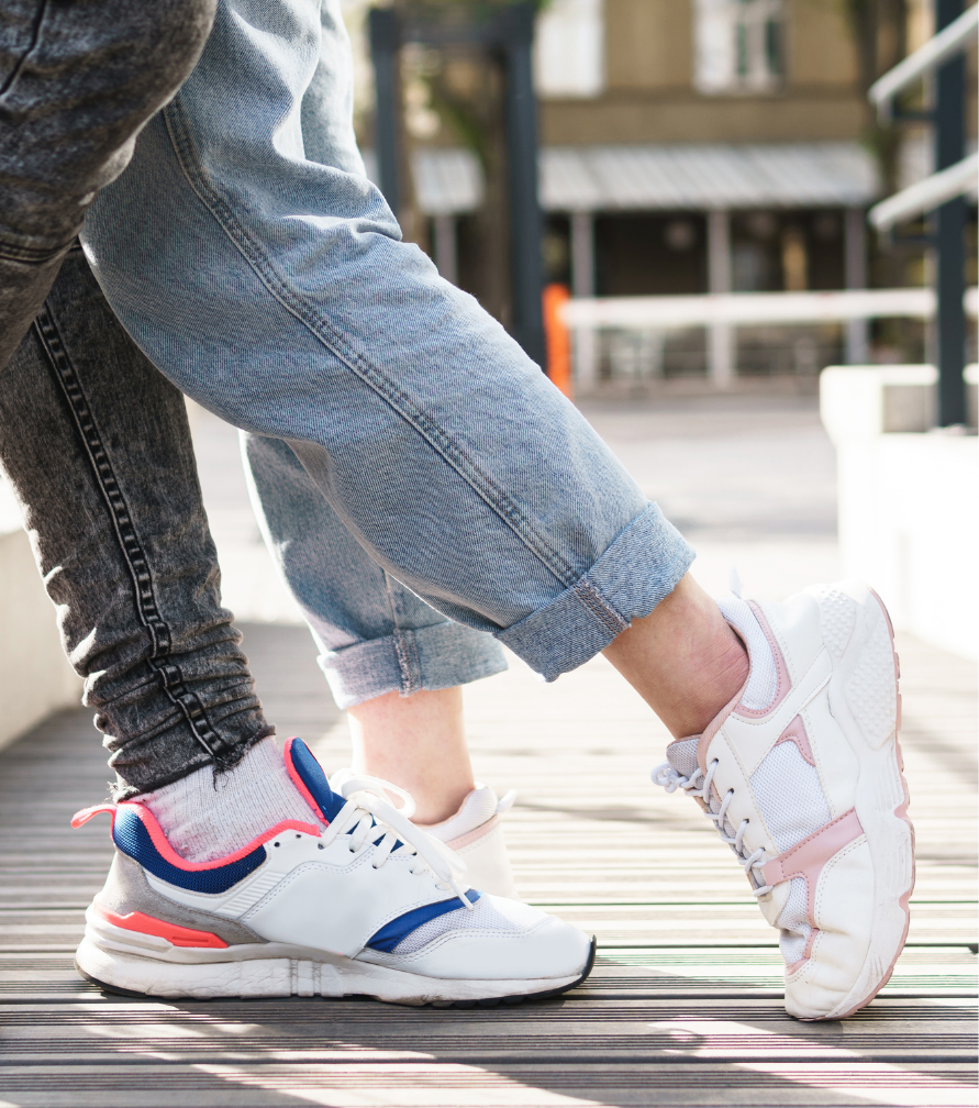 Cool Mom Outfit Ideas That Look Effortless