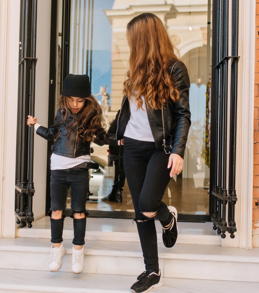 Cool Mom Outfit Ideas That Look Effortless