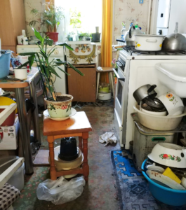 cluttered-small-kitchen-organization