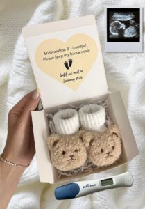 grandparent-pregnancy-reveal-shoe