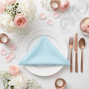 Simple-Plate-and-Decorative-Cloth Centerpieces