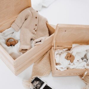 Baby-Keepsake-Box-Ideas-outfit